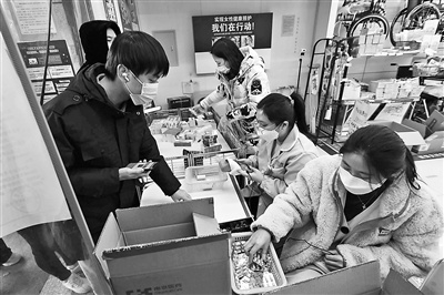 应对疫情高峰 各地加强医疗资源储备