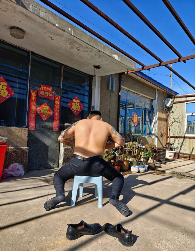 ��ɫ����